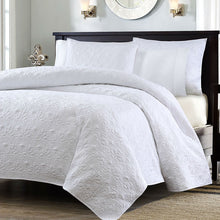 Load image into Gallery viewer, Full / Queen White Classic Coverlet Quilt Set with 2 Shams