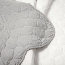 Load image into Gallery viewer, King/Cal King White Grey Scalloped Edge Reversible Thin Light Quilt Set