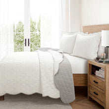 Load image into Gallery viewer, Full/Queen White Grey Scalloped Edge Reversible Thin Light Quilt Set