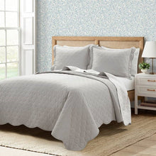 Load image into Gallery viewer, Full/Queen White Grey Scalloped Edge Reversible Thin Light Quilt Set
