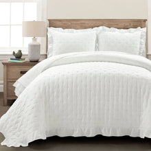 Load image into Gallery viewer, King Size Lightweight White Ruffle Reversible Oversized 3 Piece Quilt Set