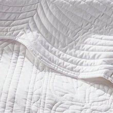 Load image into Gallery viewer, King Size 3 Piece Reversible Scalloped Edges Microfiber Quilt Set in White