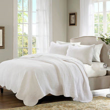 Load image into Gallery viewer, Full/Queen size 3-Piece Reversible Scalloped Edges Microfiber Quilt Set in White