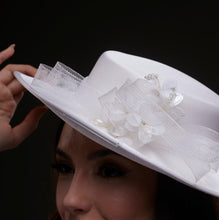 Load image into Gallery viewer, White Bridal Hat with Pearls and Flowers