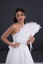 Load image into Gallery viewer, Luxurious Hand Fan with Feather