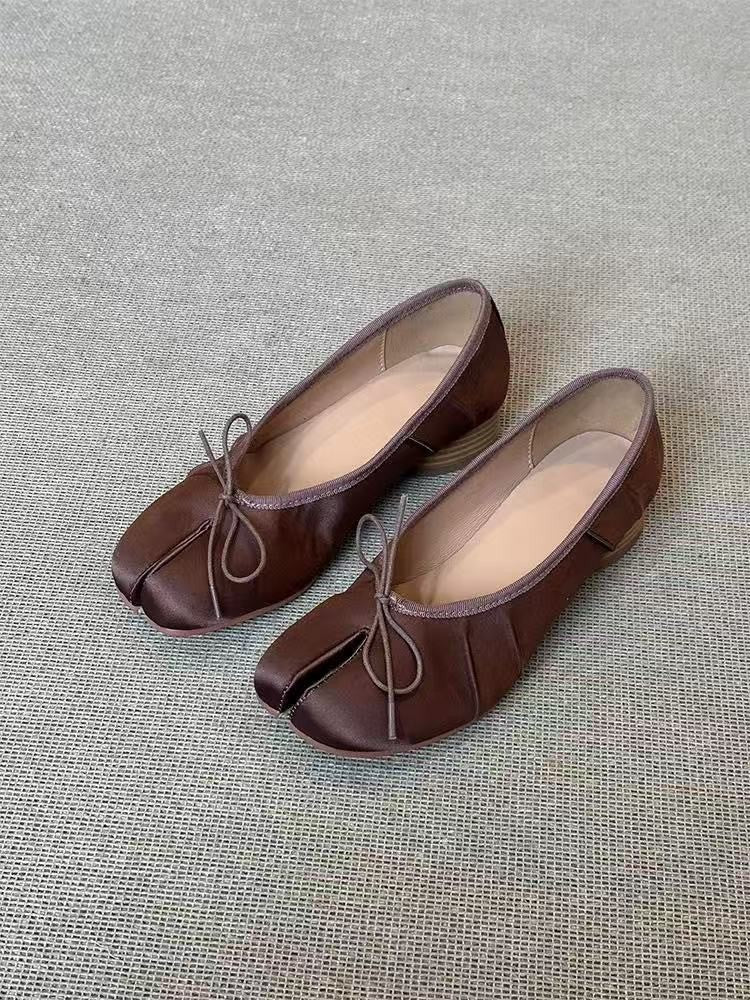 Women's Retro Ballet Flats - Low-Top Slip-On Comfort Shoes