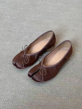Load image into Gallery viewer, Women's Retro Ballet Flats - Low-Top Slip-On Comfort Shoes