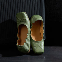 Load image into Gallery viewer, Full Grain Leather Ballet Flats