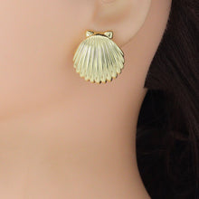 Load image into Gallery viewer, Clam Shell Shape Stud Earrings, Sku#L739
