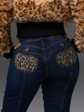 Load image into Gallery viewer, Cheetah Apple Pocket Low-Rise Jean
