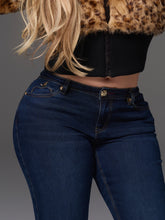 Load image into Gallery viewer, Cheetah Apple Pocket Low-Rise Jean