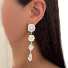 Load image into Gallery viewer, Artistic Asymmetric Pearl Drop Earrings (MAC325)