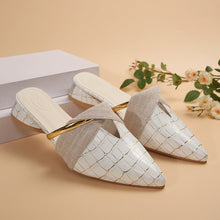 Load image into Gallery viewer, Women's Pointed-Toe Low-Heel Plaid Slippers - Chic Outdoor Mules