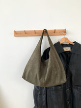 Load image into Gallery viewer, Women's Retro Suede Velvet Dumpling Shoulder Bag | Patchwork Crossbody Handbag