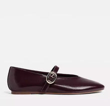 Load image into Gallery viewer, Burgundy V-Strap Flats
