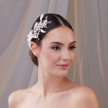 Load image into Gallery viewer, Resin Flower and Pearl Wedding Hair Vine