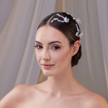 Load image into Gallery viewer, Set of Resin Flower Wedding Hair Pins