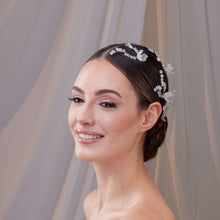 Load image into Gallery viewer, Set of Resin Flower Wedding Hair Pins