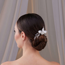 Load image into Gallery viewer, Flower Wedding Hair Comb