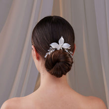 Load image into Gallery viewer, Flower Wedding Hair Comb