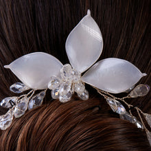 Load image into Gallery viewer, Flower Wedding Hair Comb