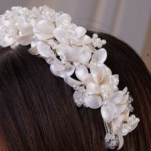 Load image into Gallery viewer, Handmade Pearl and Resin Flower Wedding Hair Band