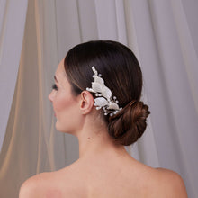 Load image into Gallery viewer, Two-Piece Resin Flower Hair Vine Set