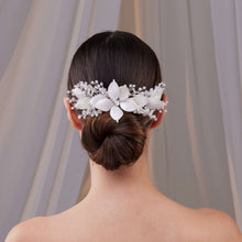 Load image into Gallery viewer, Flower Bridal Hair Comb