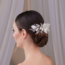 Load image into Gallery viewer, Flower Bridal Hair Comb