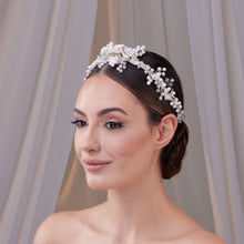 Load image into Gallery viewer, Elegant Resin and Pearl Bridal Hair Band