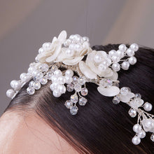 Load image into Gallery viewer, Elegant Resin and Pearl Bridal Hair Band