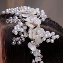 Load image into Gallery viewer, Elegant Resin and Pearl Bridal Hair Band