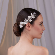 Load image into Gallery viewer, Elegant Resin Flower Bridal Hair Vine