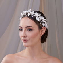 Load image into Gallery viewer, Resin Flower Bridal Hair Wreath