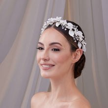 Load image into Gallery viewer, Resin Flower Bridal Hair Wreath