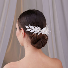 Load image into Gallery viewer, Elegant Resin Leaf Hair Comb