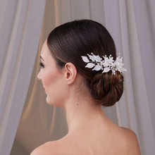 Load image into Gallery viewer, Elegant Resin Leaf Hair Comb