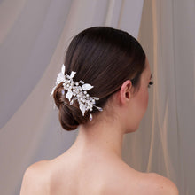 Load image into Gallery viewer, Elegant Resin Flower Hair Comb