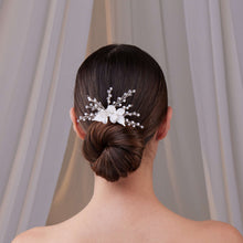 Load image into Gallery viewer, Elegant Resin Flower Wedding Hair Comb