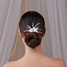 Load image into Gallery viewer, Elegant Resin Flower Wedding Hair Comb