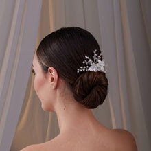 Load image into Gallery viewer, Elegant Resin Flower Wedding Hair Comb