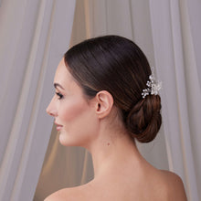 Load image into Gallery viewer, Elegant Resin Flower Wedding Hair Comb