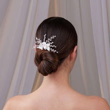 Load image into Gallery viewer, Elegant Resin Flower Wedding Hair Comb