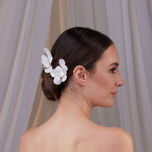 Load image into Gallery viewer, Two-Piece Resin Flower Hair Pin Set