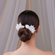 Load image into Gallery viewer, Two-Piece Resin Flower Wedding Hair Comb Set