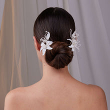 Load image into Gallery viewer, Two-Piece Resin Flower Hair Pin Set