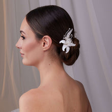 Load image into Gallery viewer, Two-Piece Resin Flower Hair Pin Set