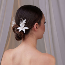 Load image into Gallery viewer, Two-Piece Resin Flower Hair Pin Set