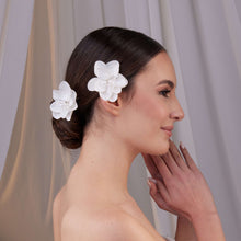 Load image into Gallery viewer, Two-Piece Resin Flower Hair Pin Set