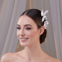 Load image into Gallery viewer, Two-Piece Resin Flower Hair Pin Set
